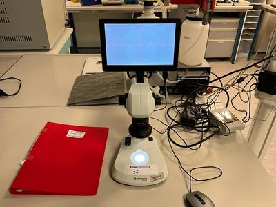 Overzichtsfoto van BRESSER Analyth LCD Microscope digital